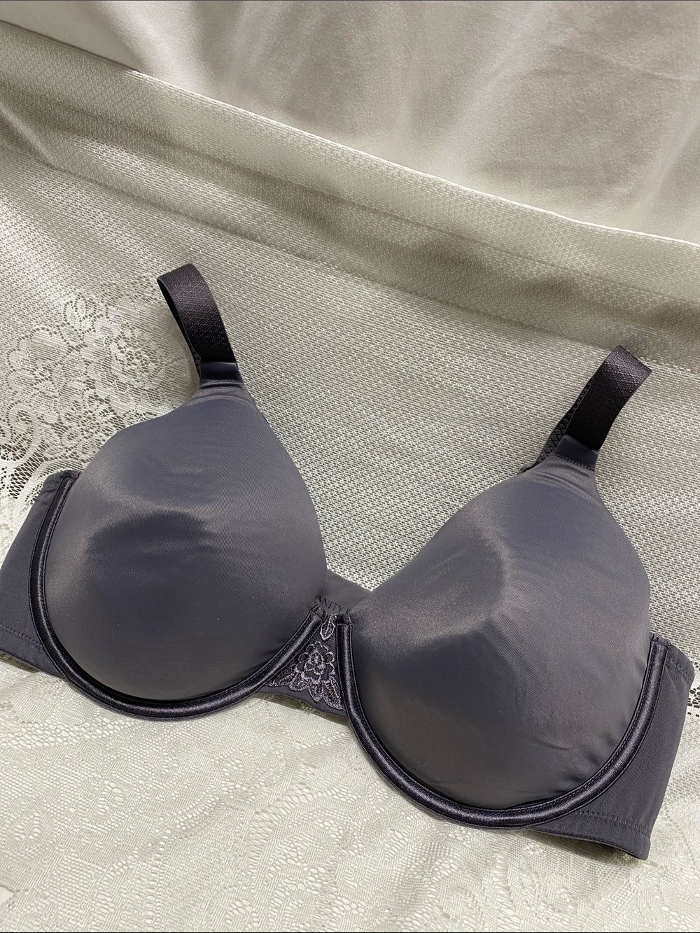 ^ Vanity Fair 40D Smooth Molded Bra in Slate padded & underwire
